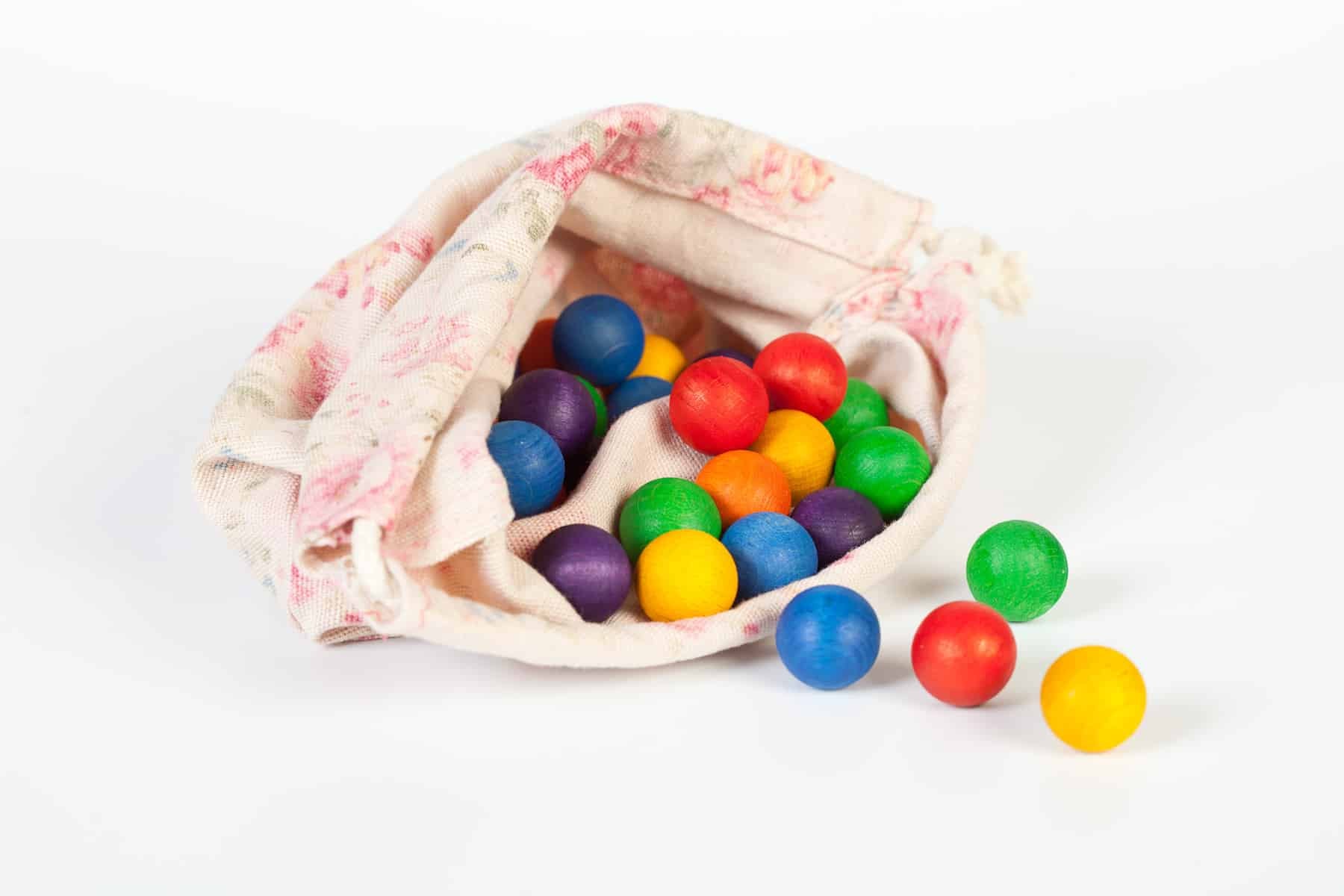 Grapat 36 wooden marbles