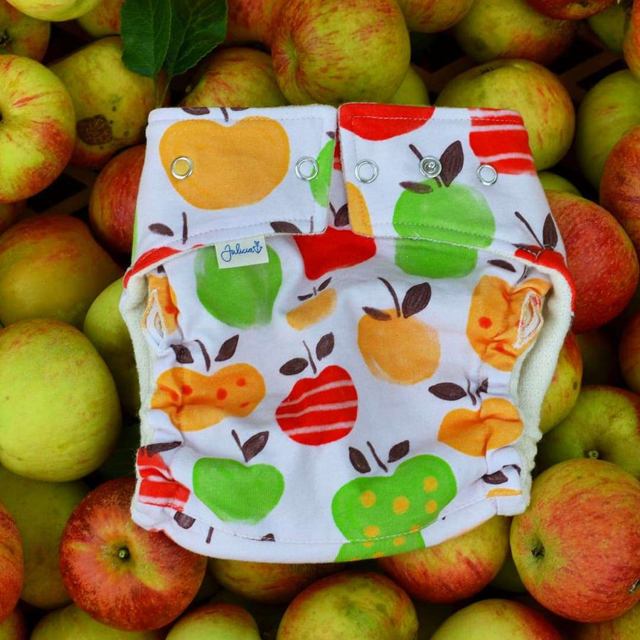 Julicia Wool Cover Apples One Size
