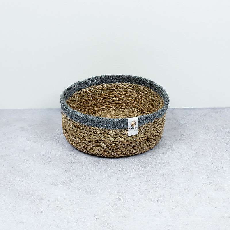 Respiin Shallow Seagrass & Jute Basket Small Natural Grey (1)