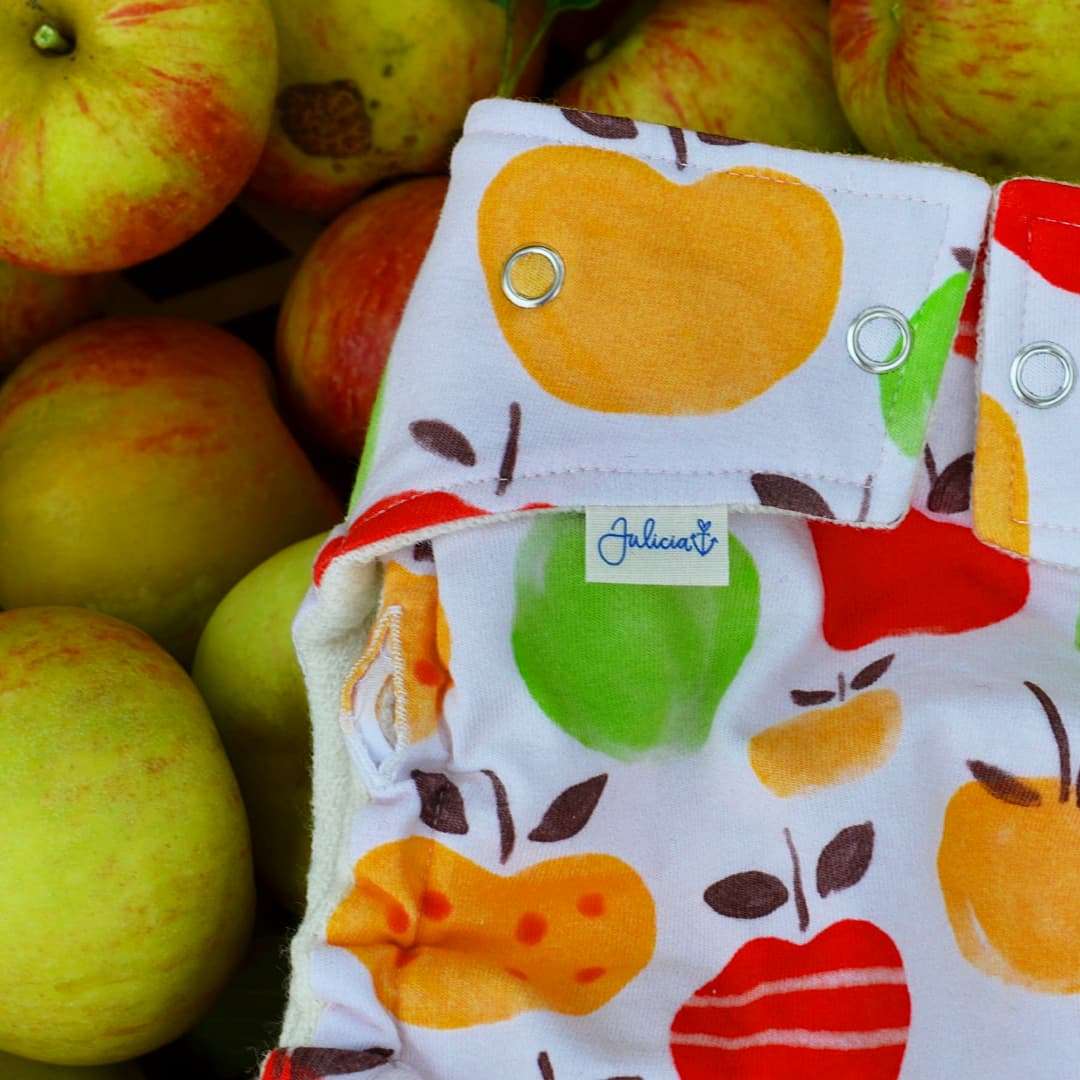 Julicia Wool Cover Apples (6)