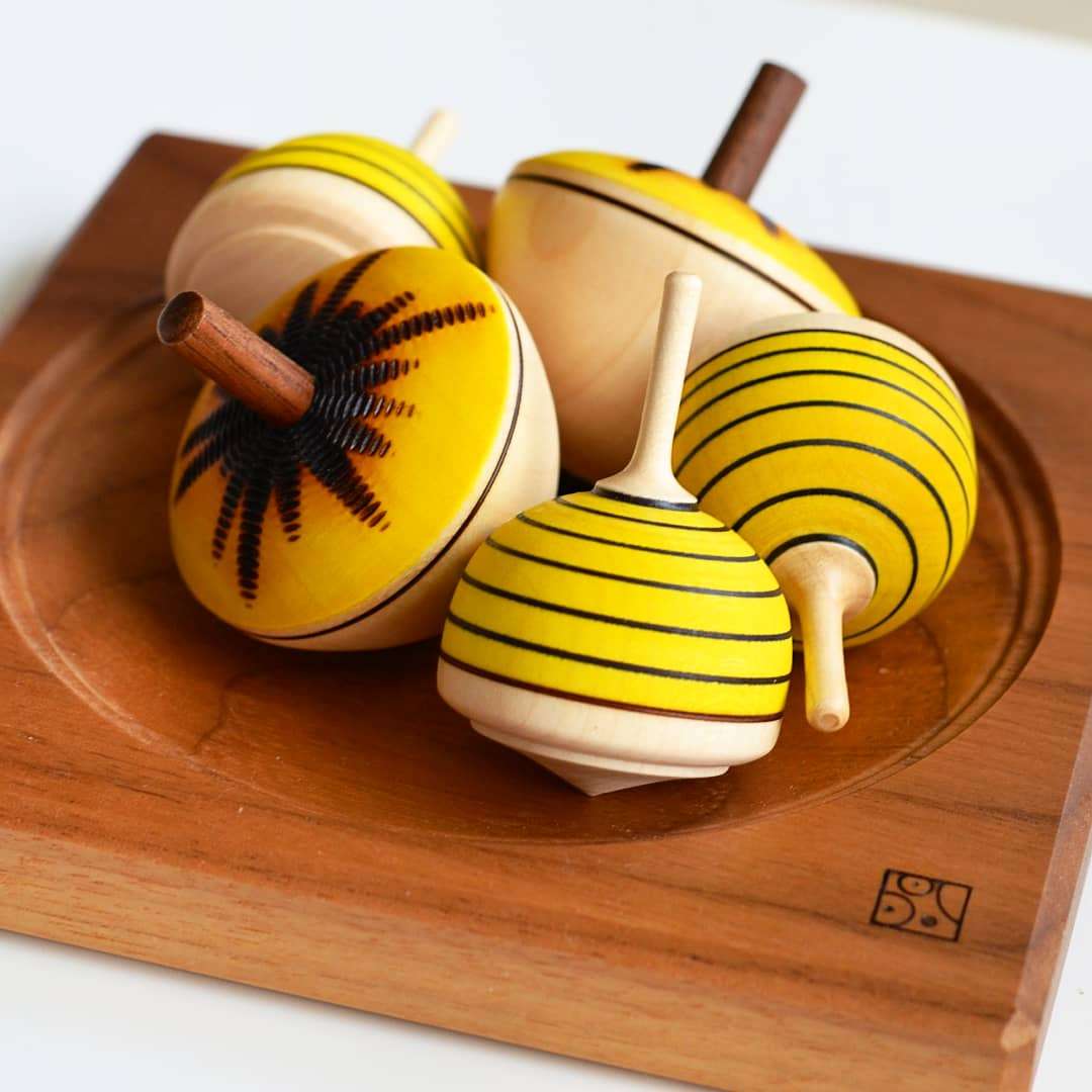 Mader Sun Egg and Bee Spinning Top (1)