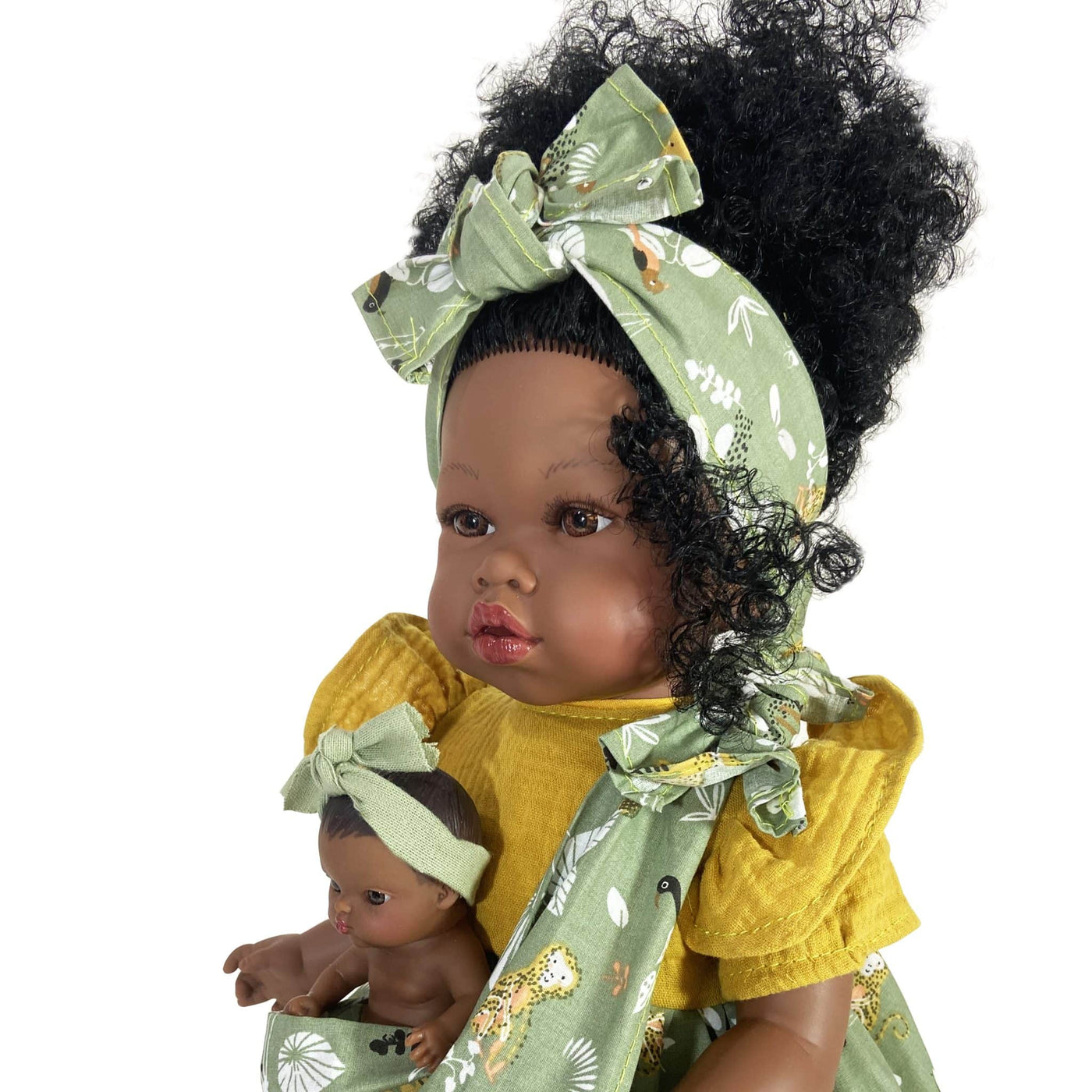 NIN2331 Nines d'Onil Doll Maria with Baby - green dress (2)