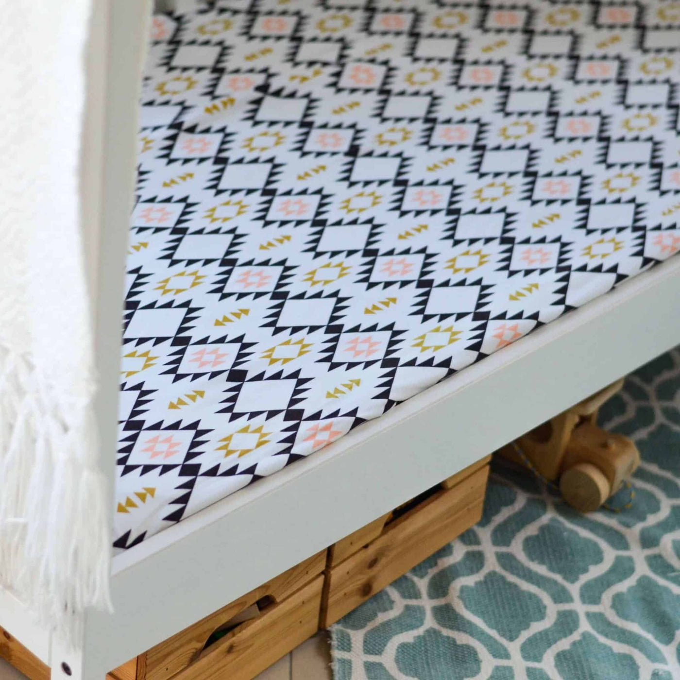 Organic Navajo Fitted Cot Sheet (120 x 60cm)