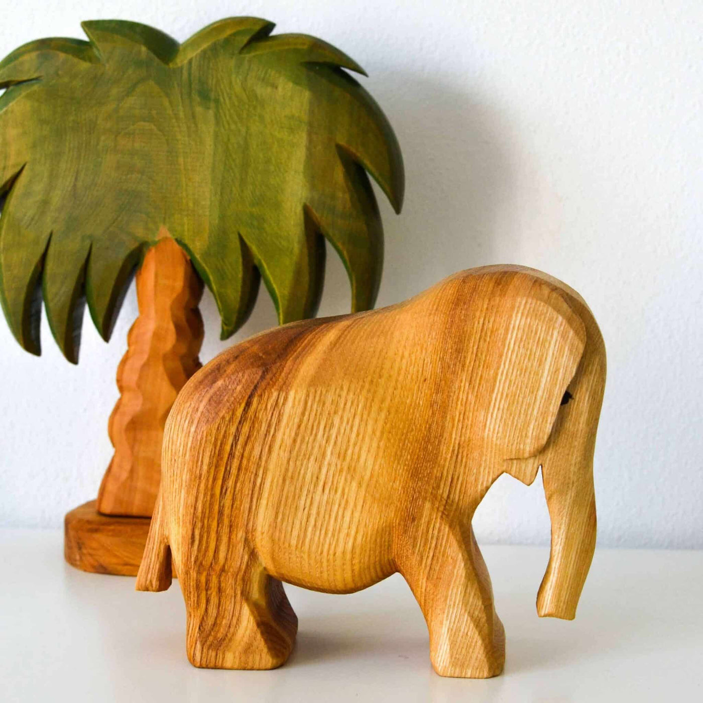 Predan large wooden elephant and palm tree