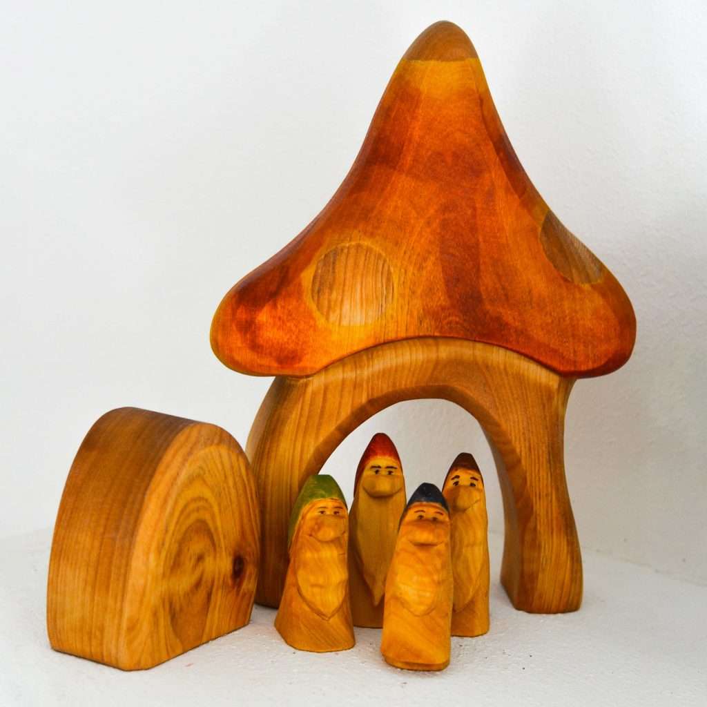 Predan wooden dwarves and toadstool house