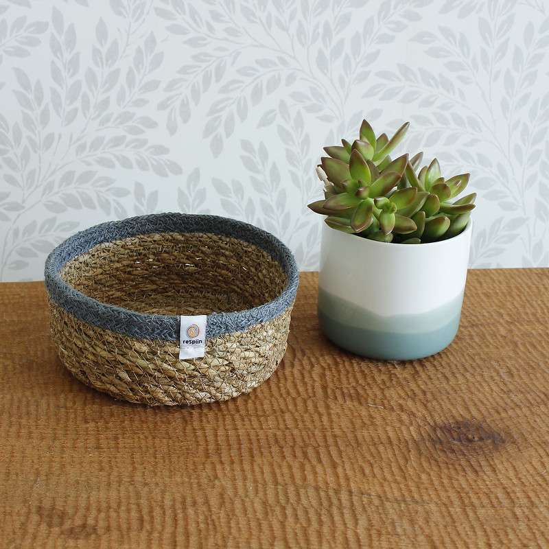 Respiin Shallow Seagrass & Jute Basket Small Natural Grey (1)