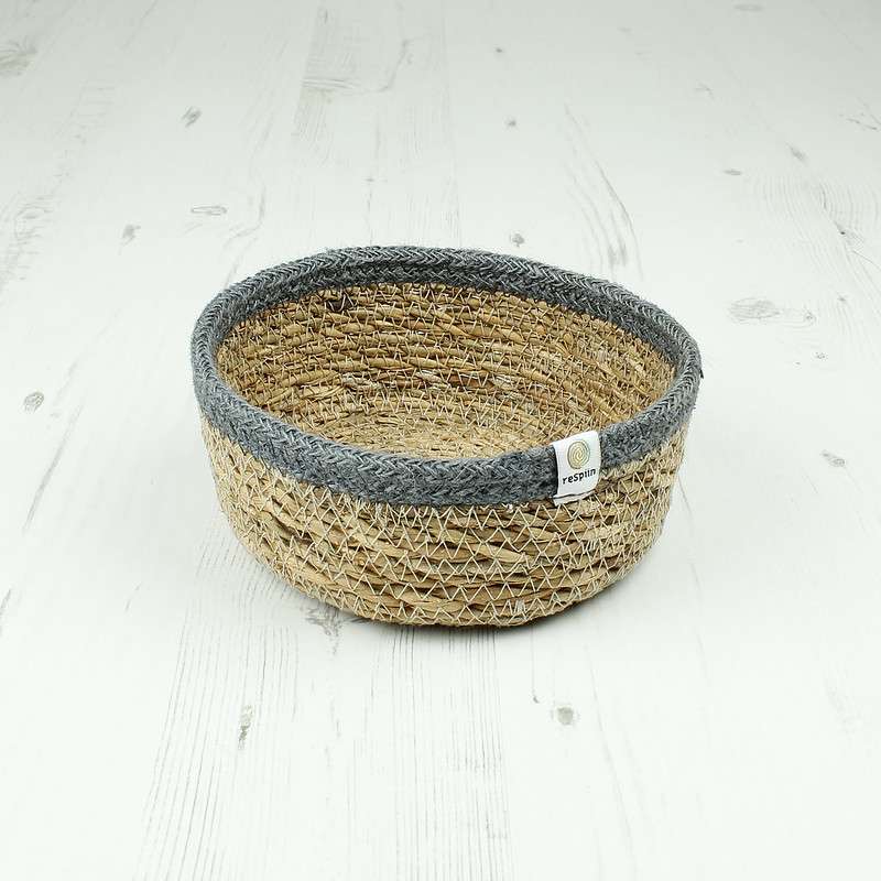 Respiin Shallow Seagrass & Jute Basket Small Natural Grey (2)